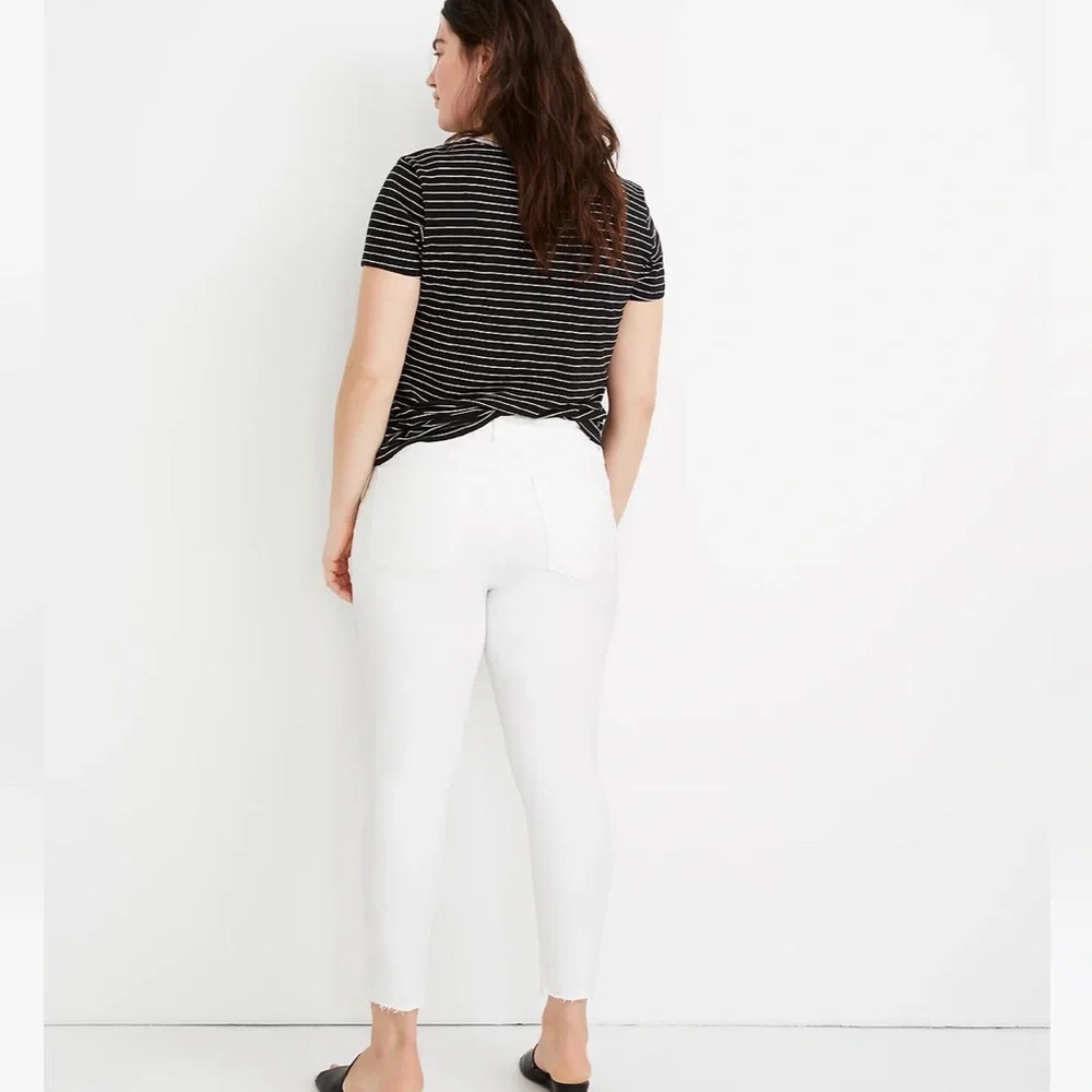 Madewell 9" Mid-Rise Skinny Crop Jeans in Pure  White: Knee-Rip Edition, size 32 - Picture 2 of 12